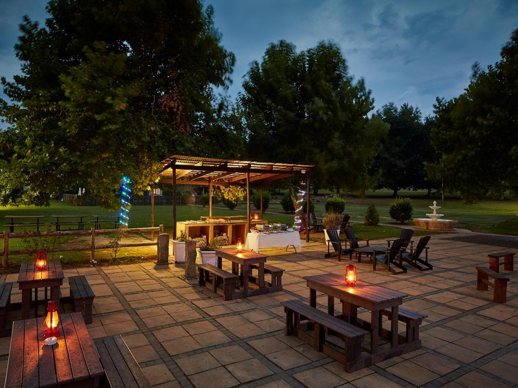 First Group Midlands Saddle And Trout Hotell Mooirivier Exteriör bild