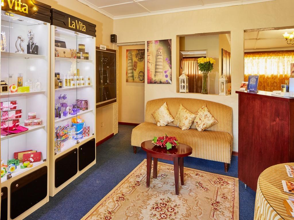 First Group Midlands Saddle And Trout Hotell Mooirivier Exteriör bild