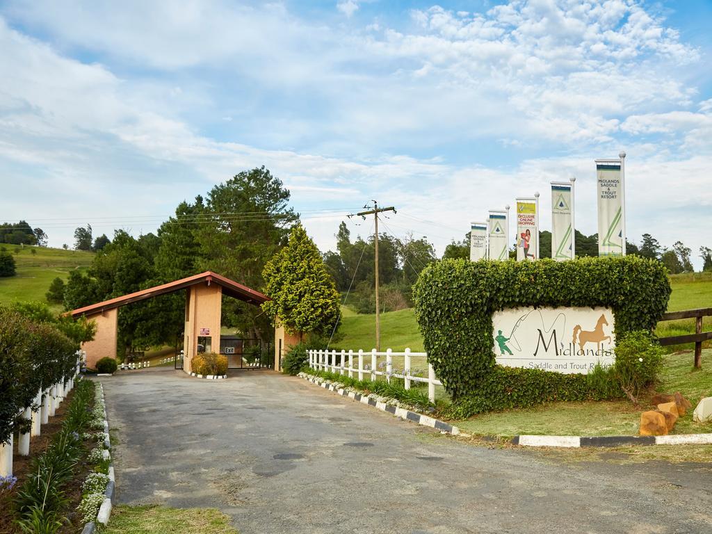 First Group Midlands Saddle And Trout Hotell Mooirivier Exteriör bild